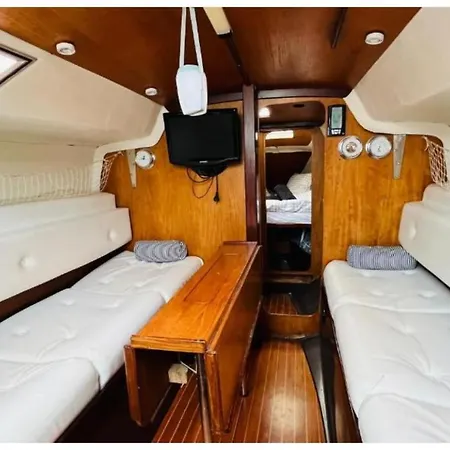 Hotel en barco Sailboat *