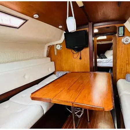 Hotel en barco Sailboat