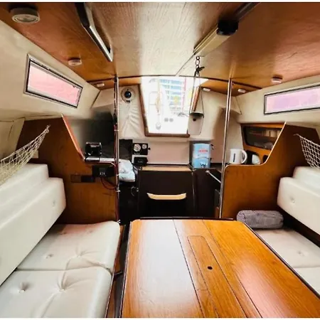 Hotel en barco Sailboat