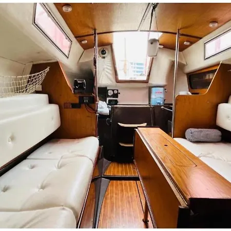 Hotel en barco Sailboat *